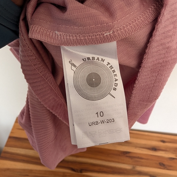 Elegant Mauve Ribbed Mini Dress - Picture 6 of 8